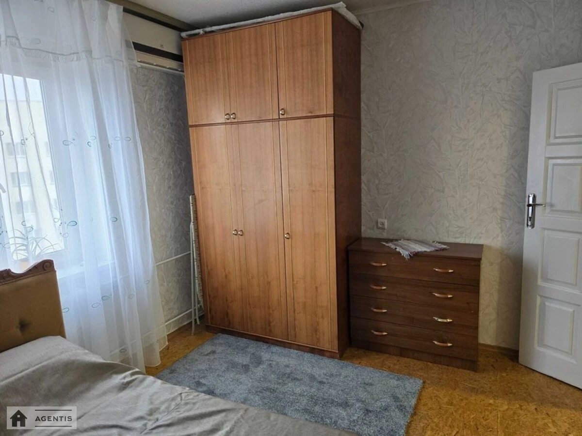 Apartment for rent 2 rooms, 65 m², 16th fl./18 floors. Kharkivska, Kyiv. 