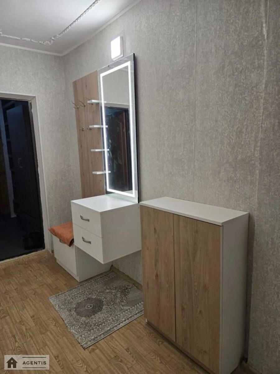 Apartment for rent 2 rooms, 65 m², 16th fl./18 floors. Kharkivska, Kyiv. 