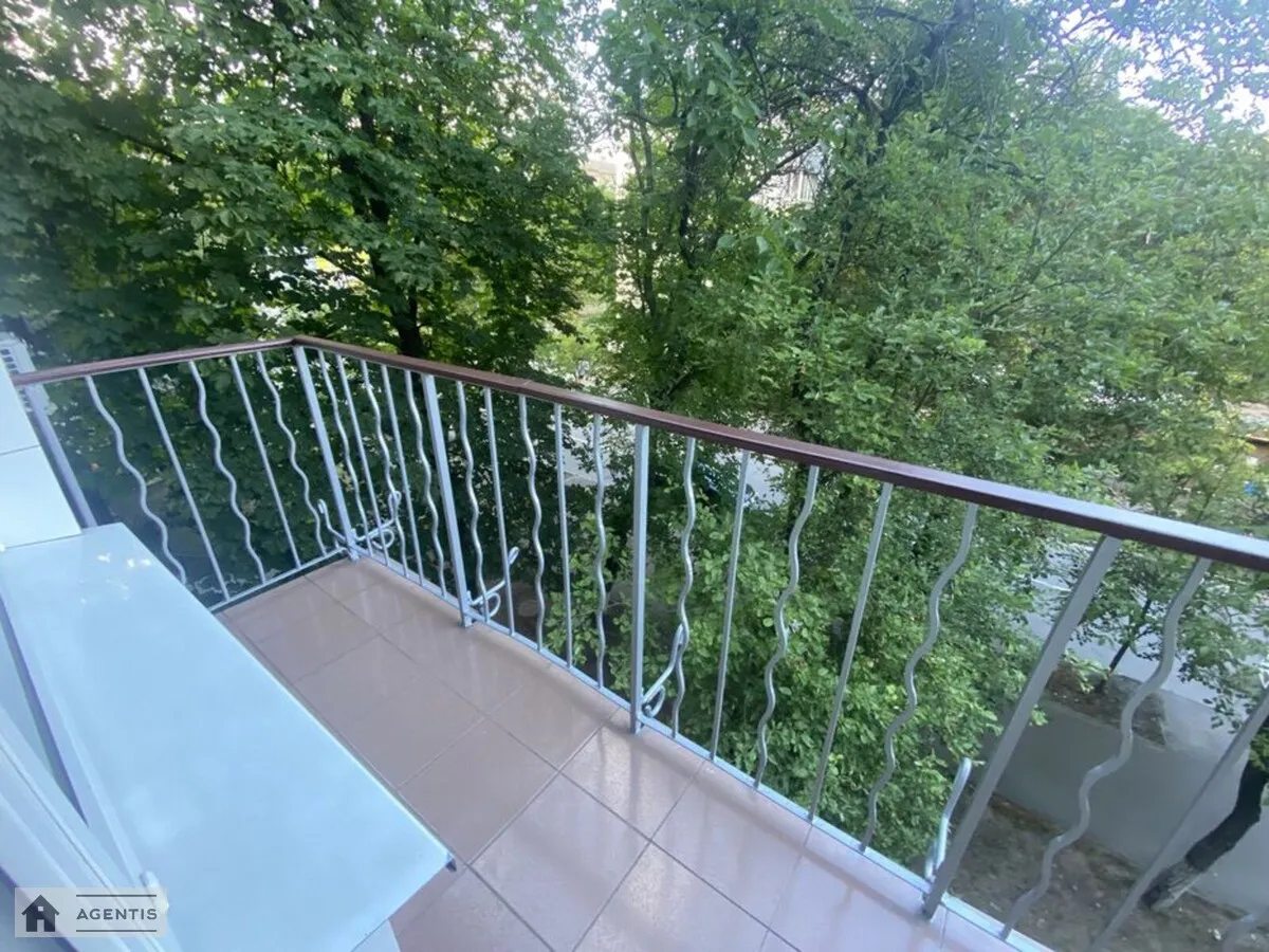 Apartment for rent 1 room, 36 m², 3rd fl./5 floors. 22, Ioanna Pavla II vul. Patrisa Lumumby, Kyiv. 