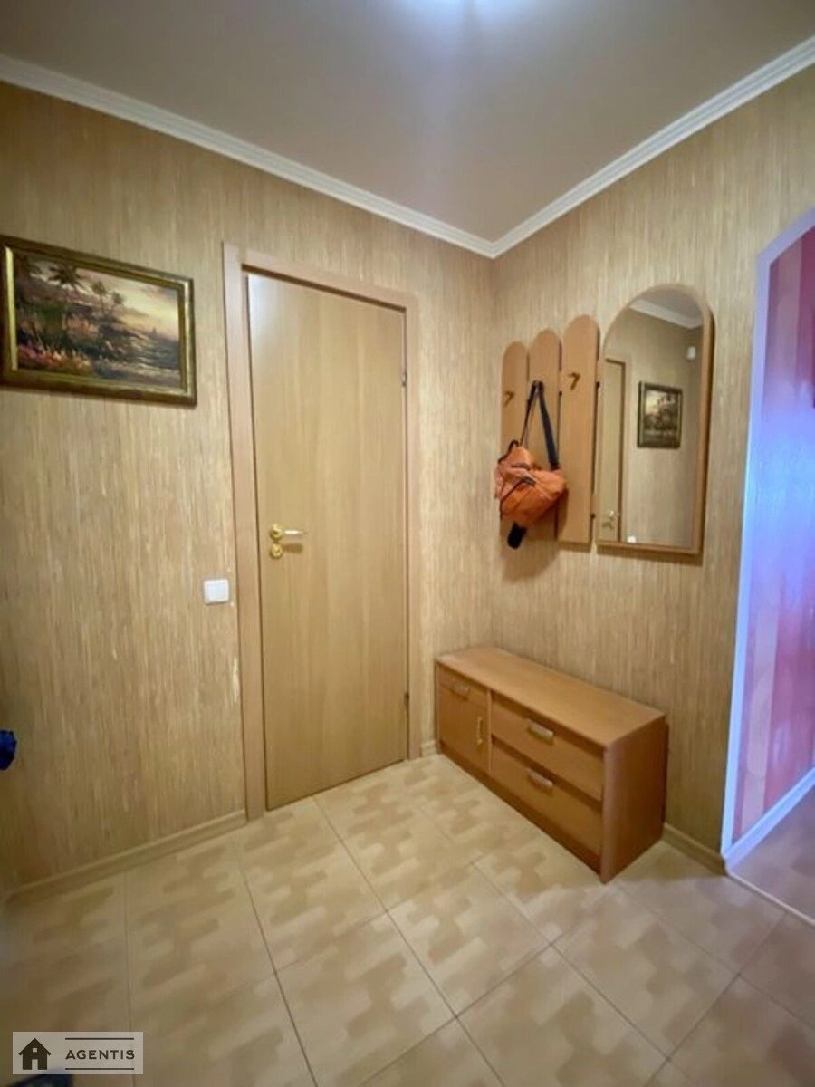 Apartment for rent 1 room, 42 m², 7th fl./9 floors. 5, Rayisy Okipnoyi vul., Kyiv. 