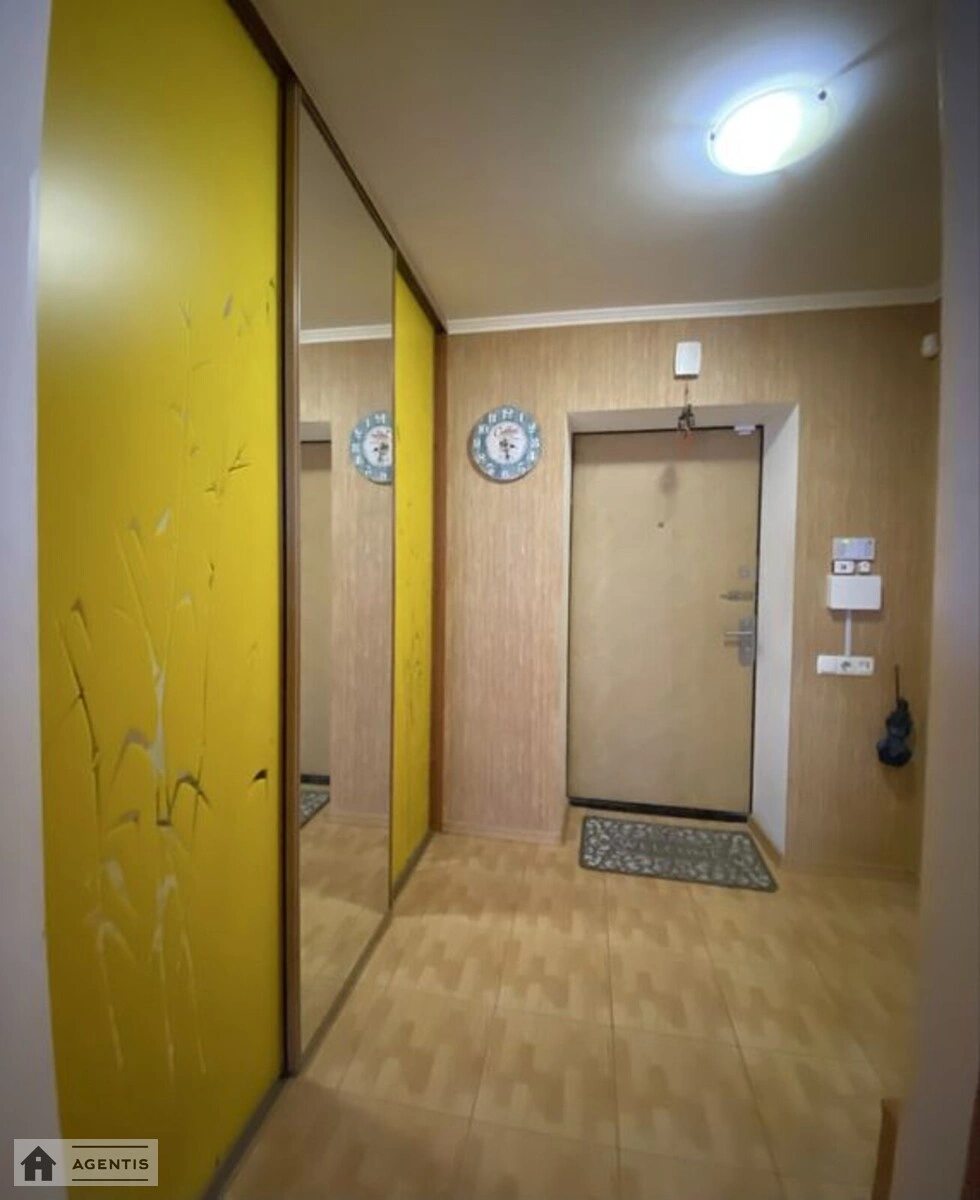 Apartment for rent 1 room, 42 m², 7th fl./9 floors. 5, Rayisy Okipnoyi vul., Kyiv. 