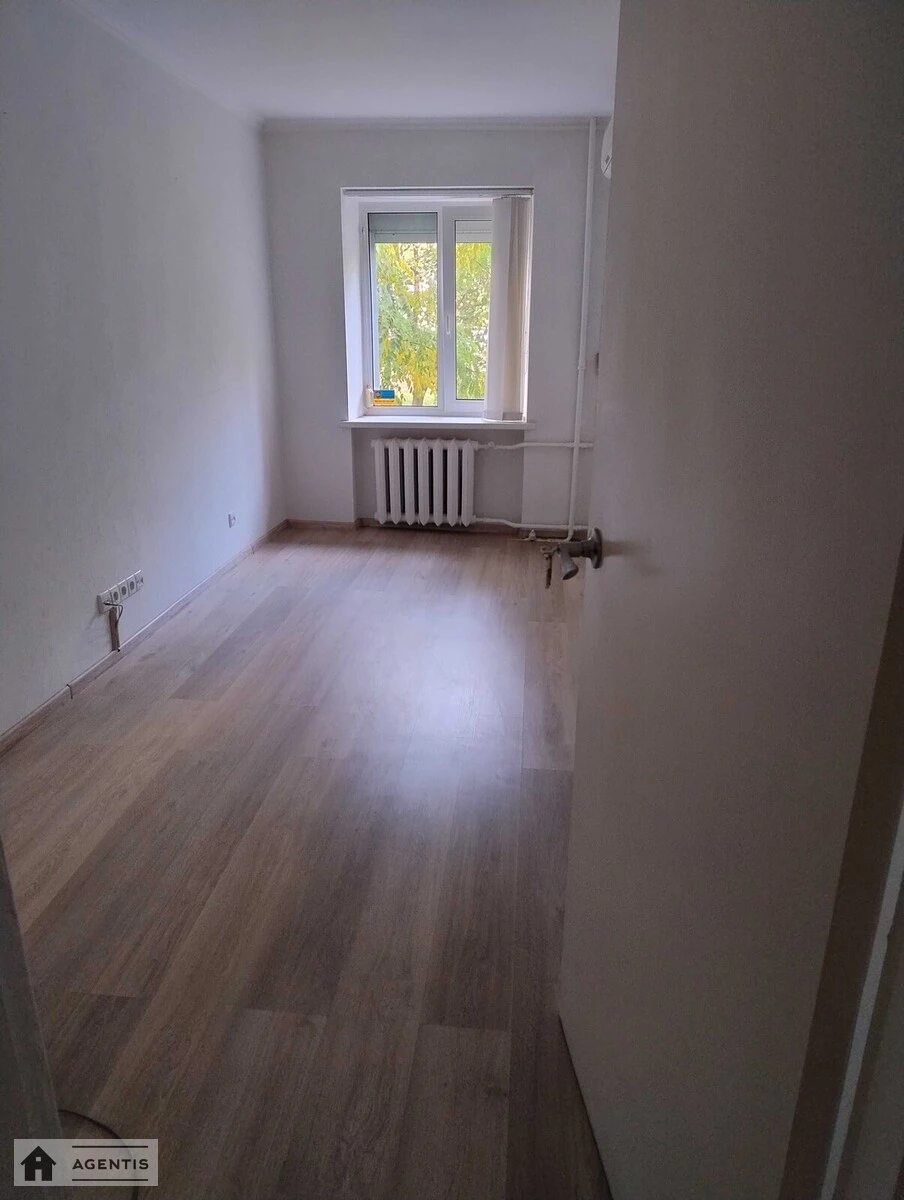 Apartment for rent 3 rooms, 55 m², 1st fl./5 floors. 4, Yevhena Hutsala prov. Kutuzova, Kyiv. 