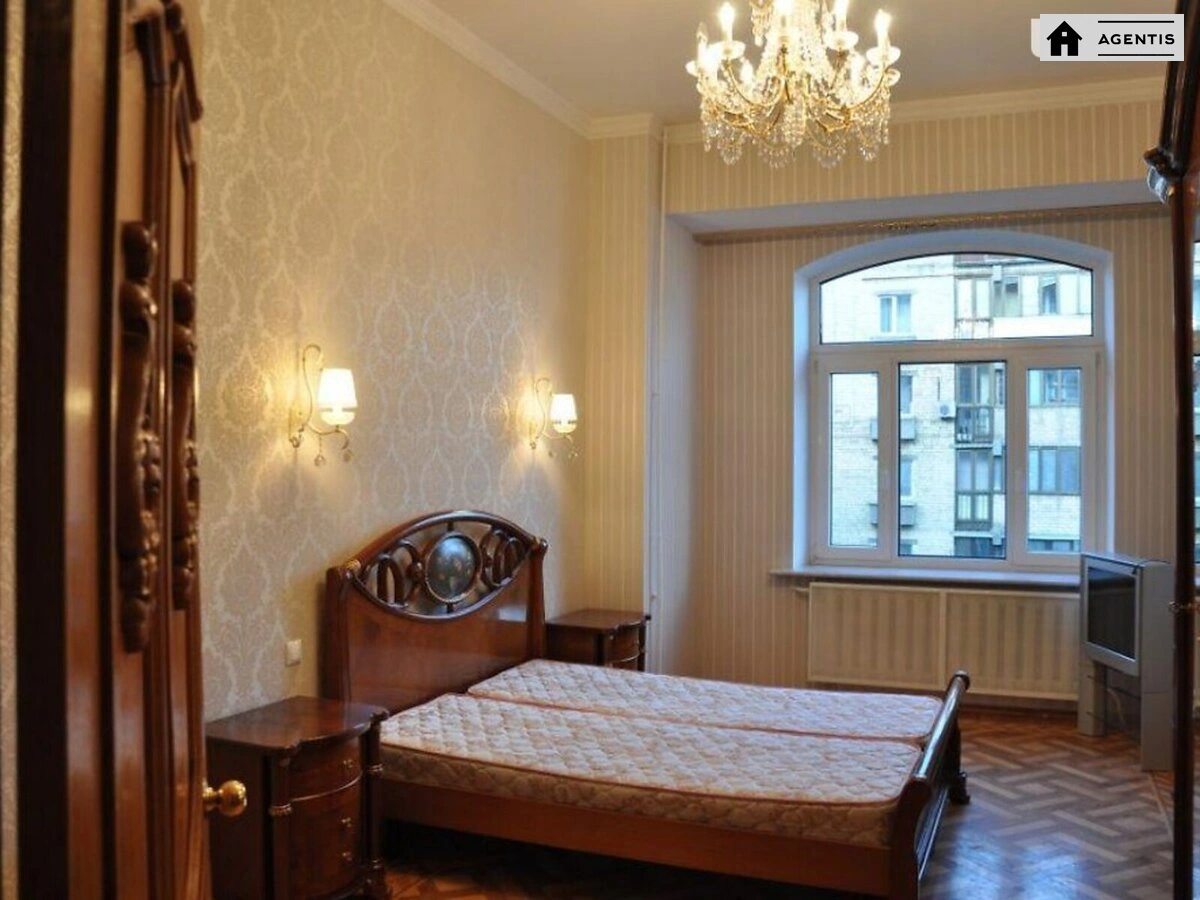 Apartment for rent 3 rooms, 105 m², 4th fl./6 floors. 40, Sichovyh Strliltsiv 40, Kyiv. 