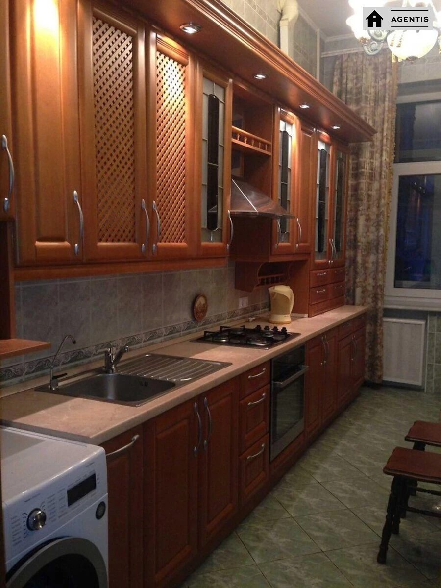 Apartment for rent 3 rooms, 105 m², 4th fl./6 floors. 40, Sichovyh Strliltsiv 40, Kyiv. 