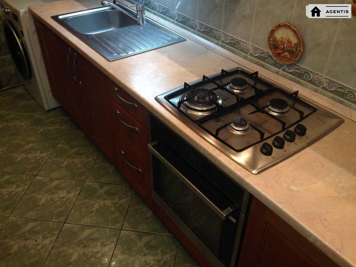 Apartment for rent 3 rooms, 105 m², 4th fl./6 floors. 40, Sichovyh Strliltsiv 40, Kyiv. 