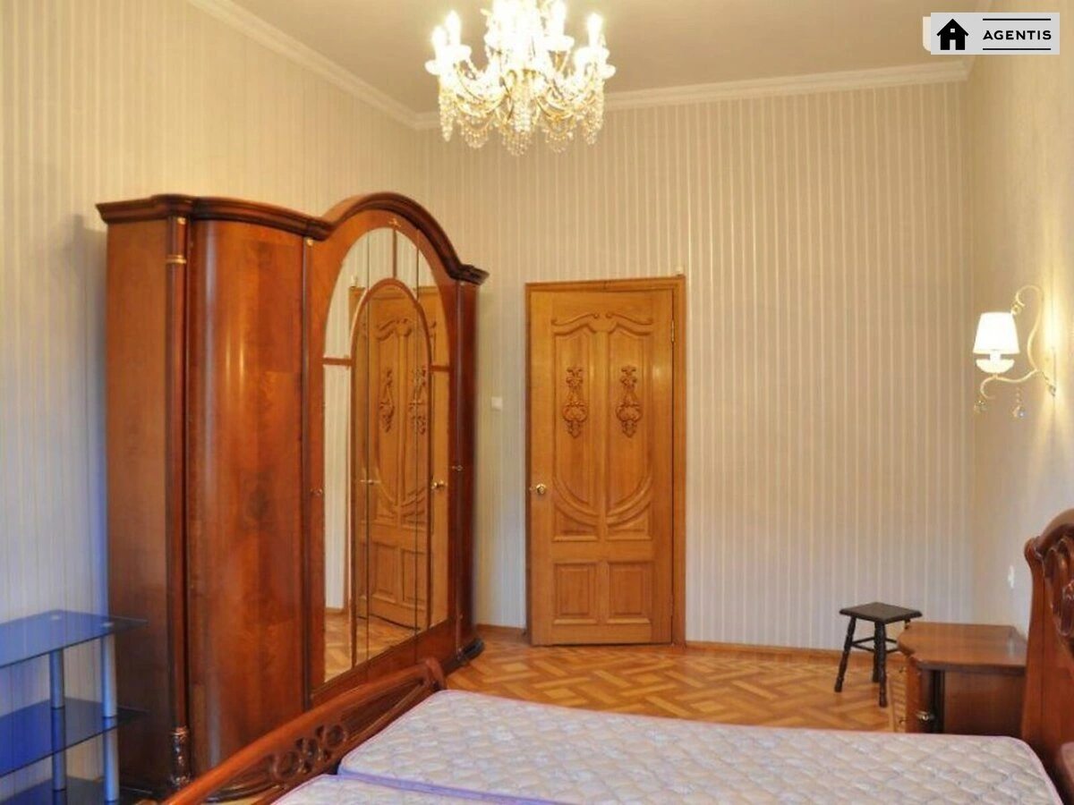 Apartment for rent 3 rooms, 105 m², 4th fl./6 floors. 40, Sichovyh Strliltsiv 40, Kyiv. 