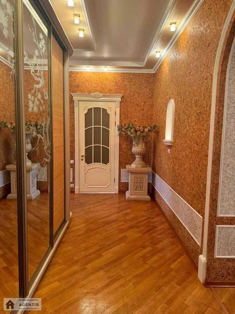 Сдам квартиру 3 комнаты, 119 m², 5 эт./5 этажей. 15, Крещатик 15, Киев. 