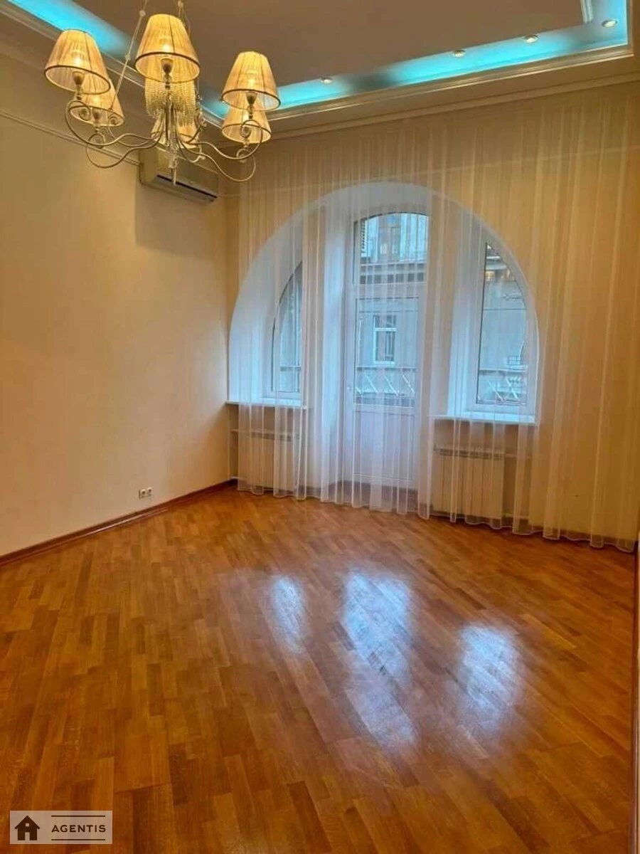 Сдам квартиру 3 комнаты, 119 m², 5 эт./5 этажей. 15, Крещатик 15, Киев. 