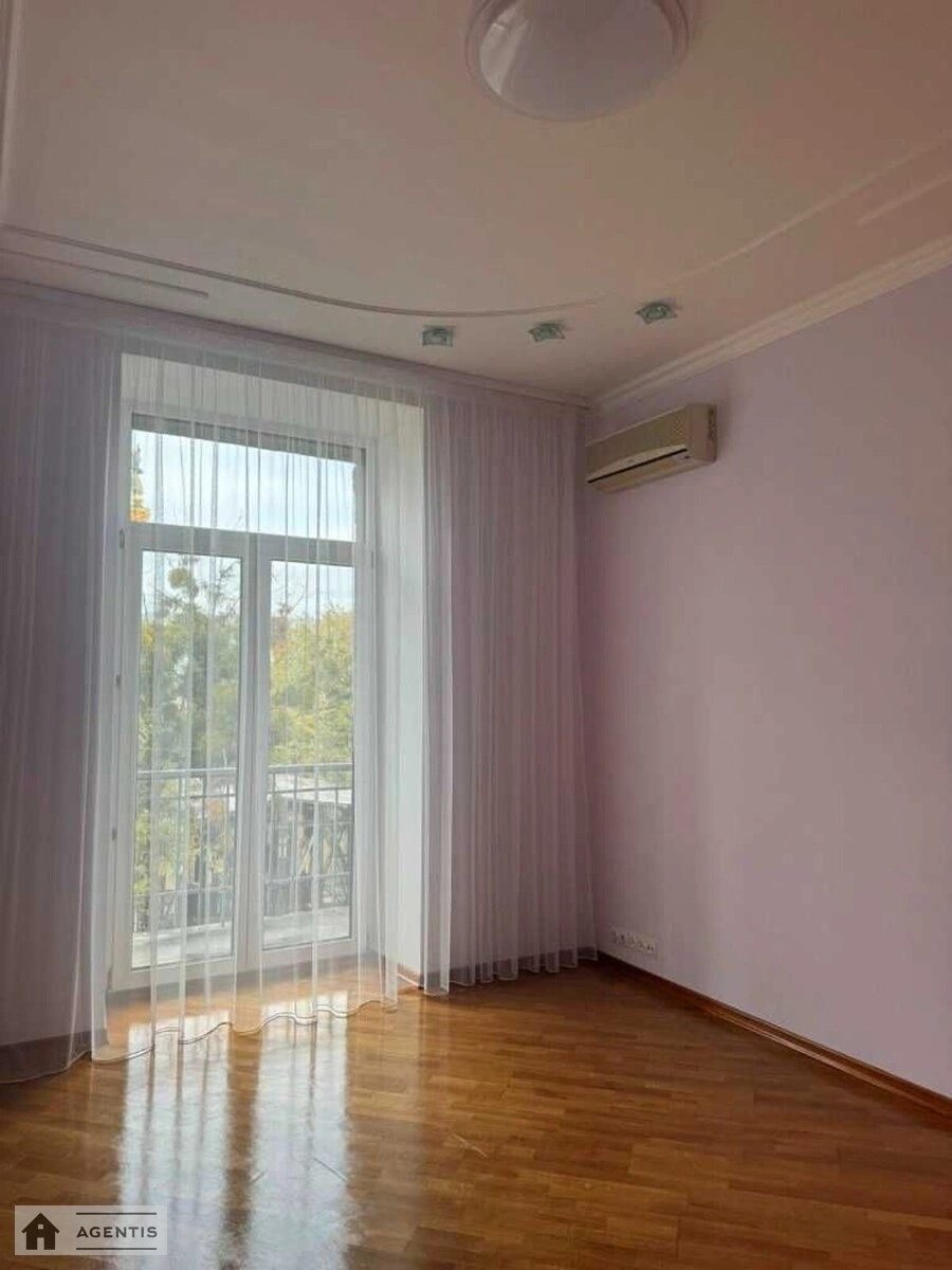 Сдам квартиру 3 комнаты, 119 m², 5 эт./5 этажей. 15, Крещатик 15, Киев. 