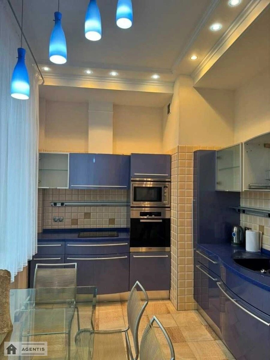 Сдам квартиру 3 комнаты, 119 m², 5 эт./5 этажей. 15, Крещатик 15, Киев. 