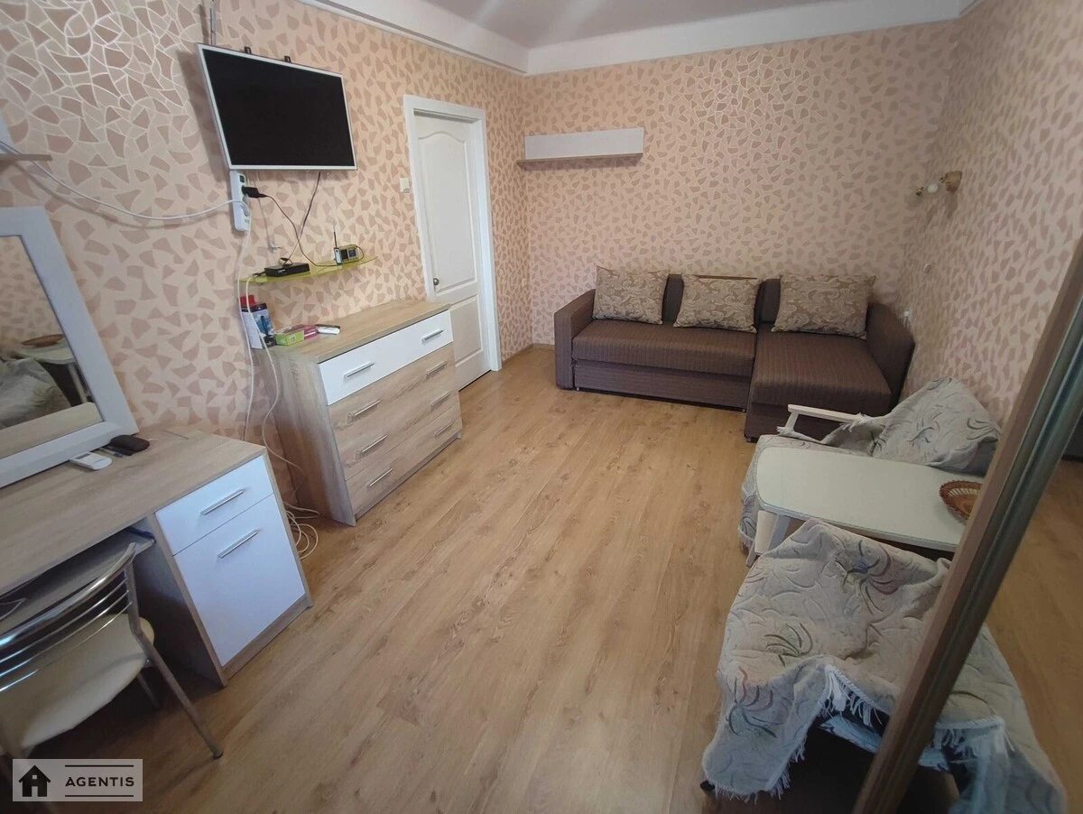 Apartment for rent 1 room, 30 m², 3rd fl./9 floors. 1, Kolomiyskiy 1, Kyiv. 