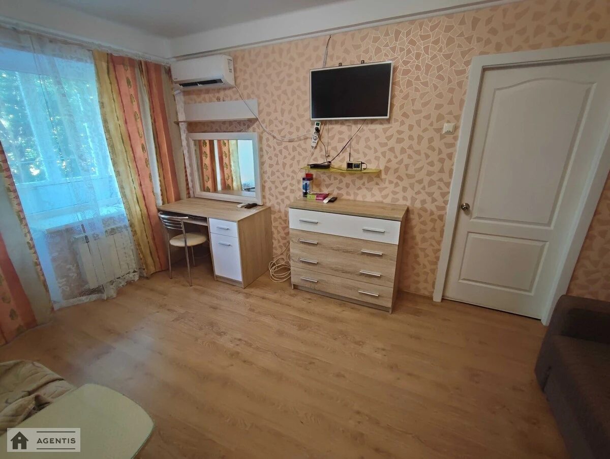 Apartment for rent 1 room, 30 m², 3rd fl./9 floors. 1, Kolomiyskiy 1, Kyiv. 