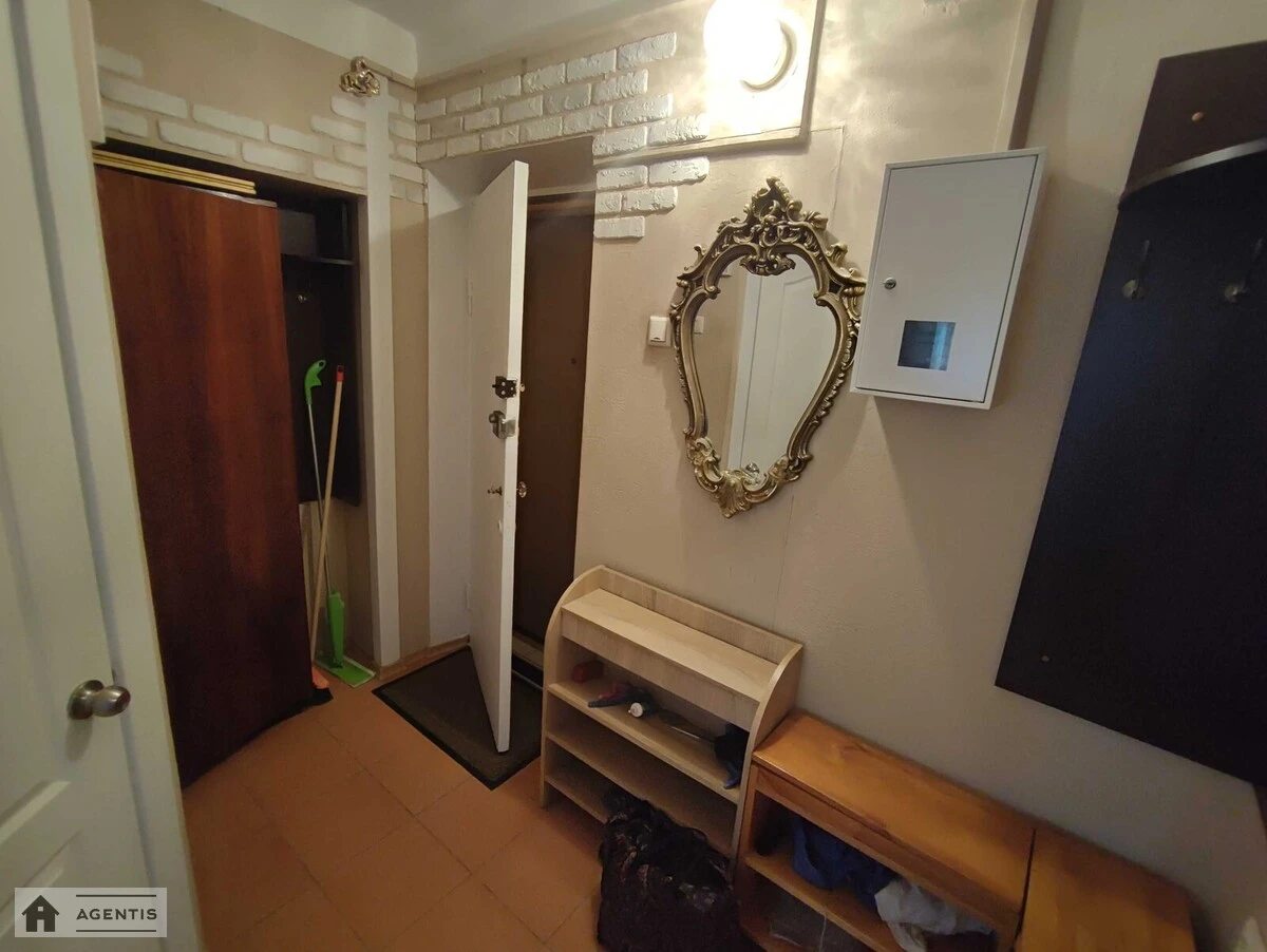 Apartment for rent 1 room, 30 m², 3rd fl./9 floors. 1, Kolomiyskiy 1, Kyiv. 