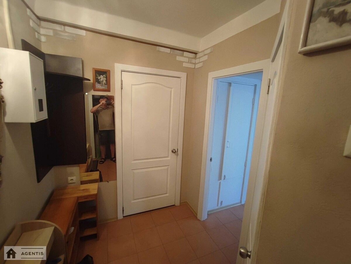 Apartment for rent 1 room, 30 m², 3rd fl./9 floors. 1, Kolomiyskiy 1, Kyiv. 