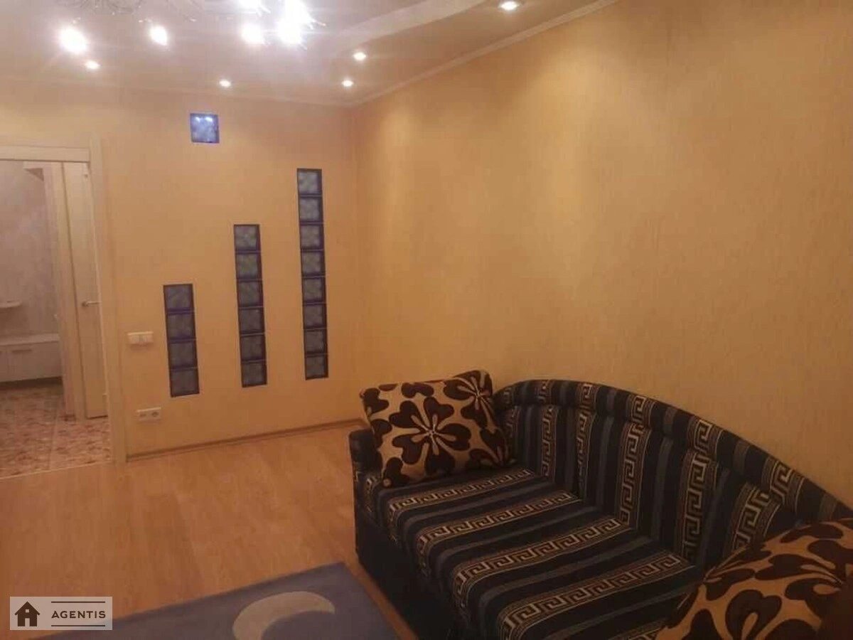 Apartment for rent 3 rooms, 68 m², 6th fl./9 floors. Kubanskoyi Ukrayiny vul. Marshala Zhukova, Kyiv. 