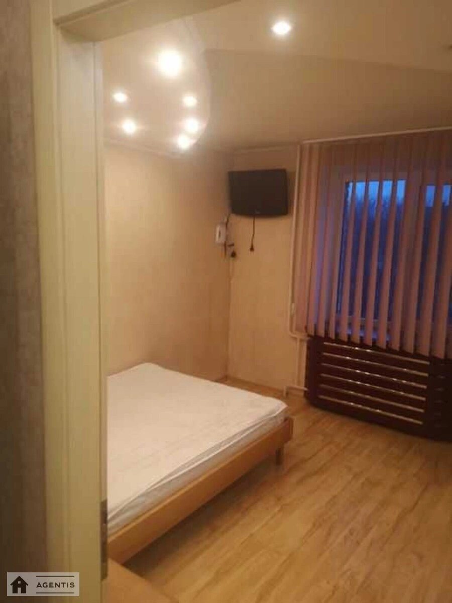 Apartment for rent 3 rooms, 68 m², 6th fl./9 floors. Kubanskoyi Ukrayiny vul. Marshala Zhukova, Kyiv. 