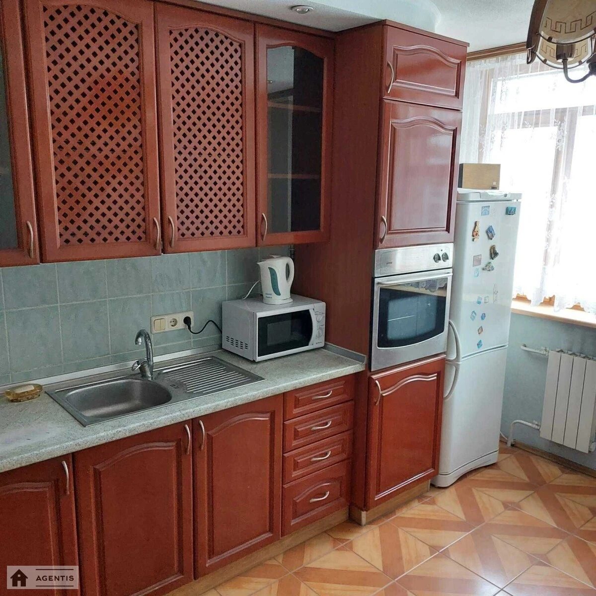 Здам квартиру 3 кімнати, 90 m², 4 пов./12 поверхів. 15, Академіка Доброхотова вул., Київ. 