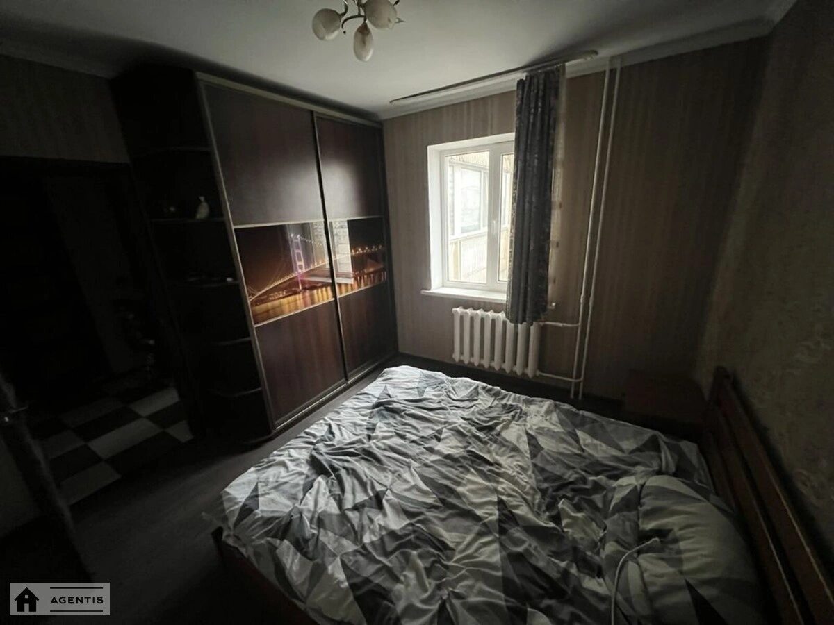 Сдам квартиру 2 комнаты, 52 m², 12 эт./16 этажей. Ялтинская, Киев. 