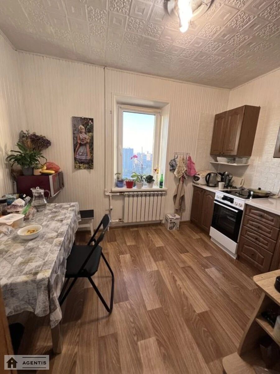 Сдам квартиру 4 комнаты, 100 m², 21 эт./22 этажа. 2, Свободы 2, Киев. 