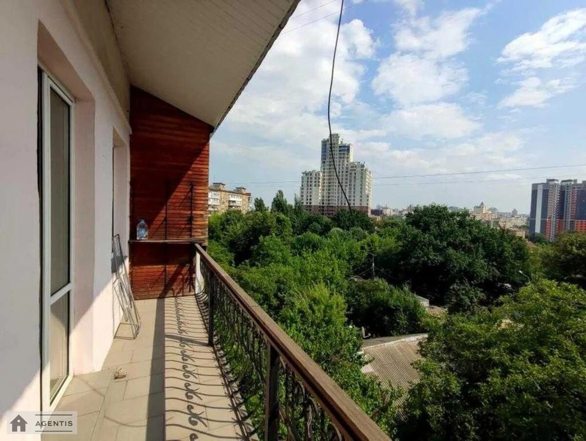 Сдам квартиру 2 комнаты, 50 m², 5 эт./5 этажей. 8, Нагорная 8, Киев. 