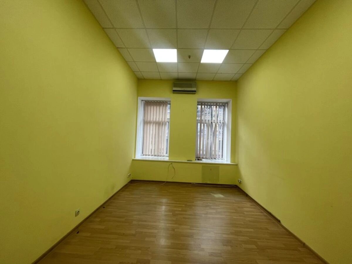 Продажа офиса 74 m², 2 эт./4 этажа. 9, Євгена Чикаленка вул. (Пушкінська), Киев. 