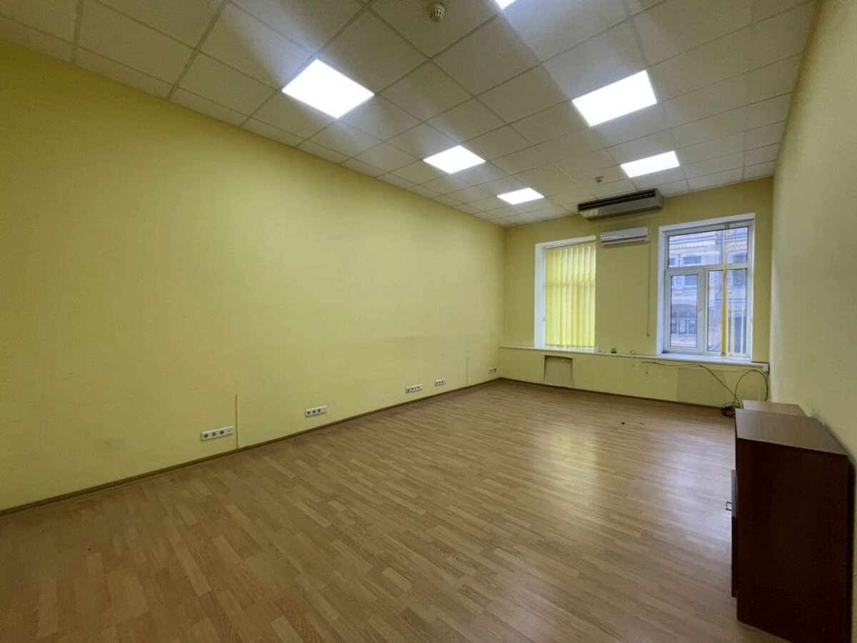 Продажа офиса 74 m², 2 эт./4 этажа. 9, Євгена Чикаленка вул. (Пушкінська), Киев. 