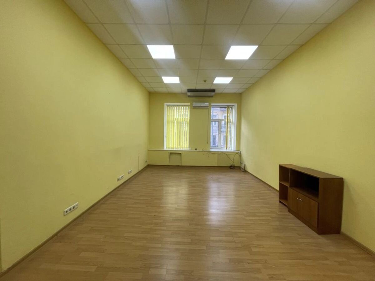 Продажа офиса 74 m², 2 эт./4 этажа. 9, Євгена Чикаленка вул. (Пушкінська), Киев. 