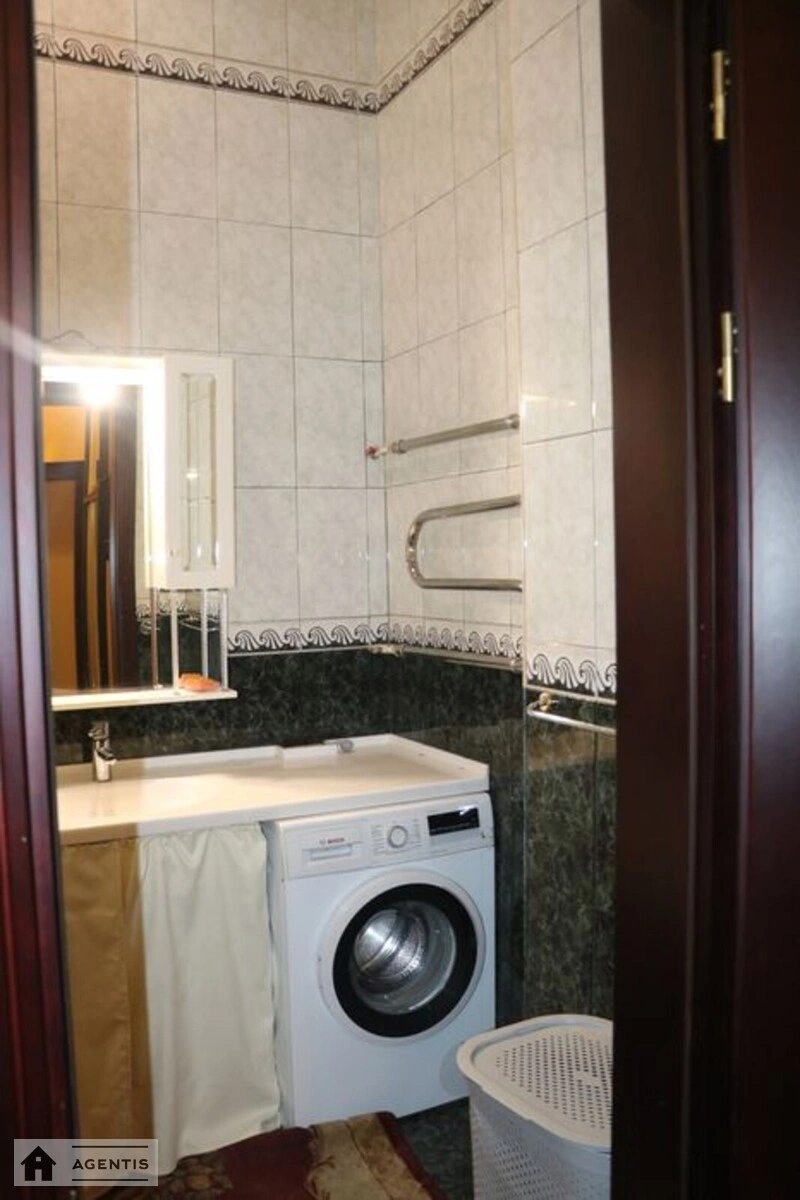 Сдам квартиру 4 комнаты, 105 m², 2 эт./4 этажа. Печерский район, Киев. 