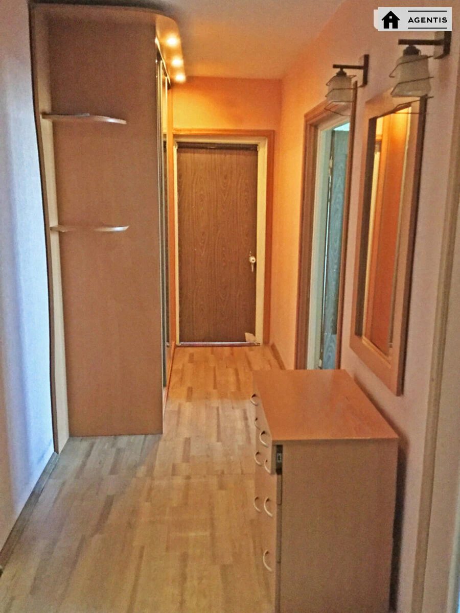 Сдам квартиру 4 комнаты, 87 m², 9 эт./16 этажей. 17, Севастопольская 17, Киев. 