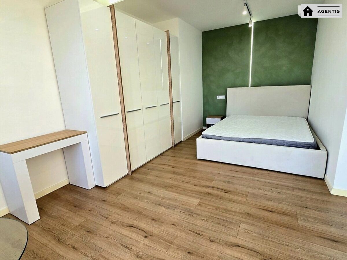 Сдам квартиру 1 комната, 47 m², 18 эт./26 этажей. 6, Заречная 6, Киев. 