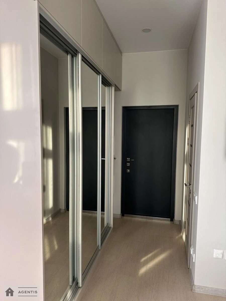 Сдам квартиру 1 комната, 40 m², 9 эт./9 этажей. Бережанская. 