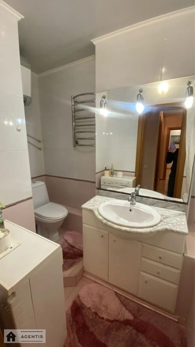 Сдам квартиру 2 комнаты, 75 m², 5 эт./9 этажей. Володимира Івасюка просп. (Героїв Сталінграда), Киев. 