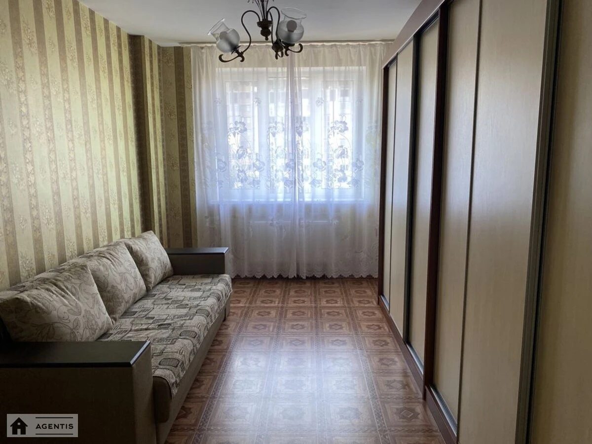 Сдам квартиру 2 комнаты, 66 m², 8 эт./15 этажей. Отрадный, Киев. 