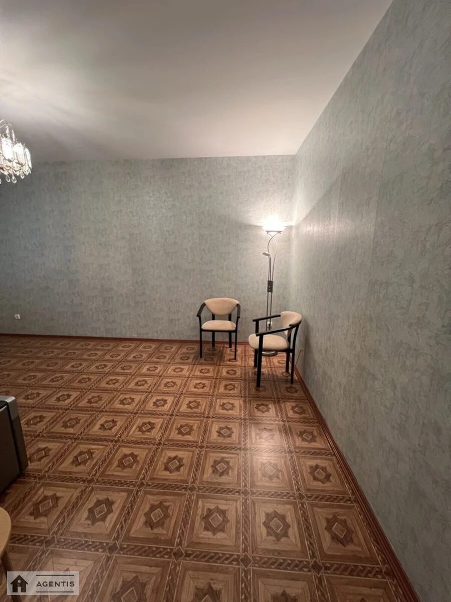 Сдам квартиру 2 комнаты, 66 m², 8 эт./15 этажей. Отрадный, Киев. 