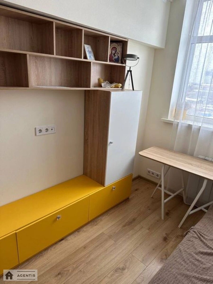 Сдам квартиру 1 комната, 25 m², 10 эт./12 этажей. Машиностроительная, Киев. 