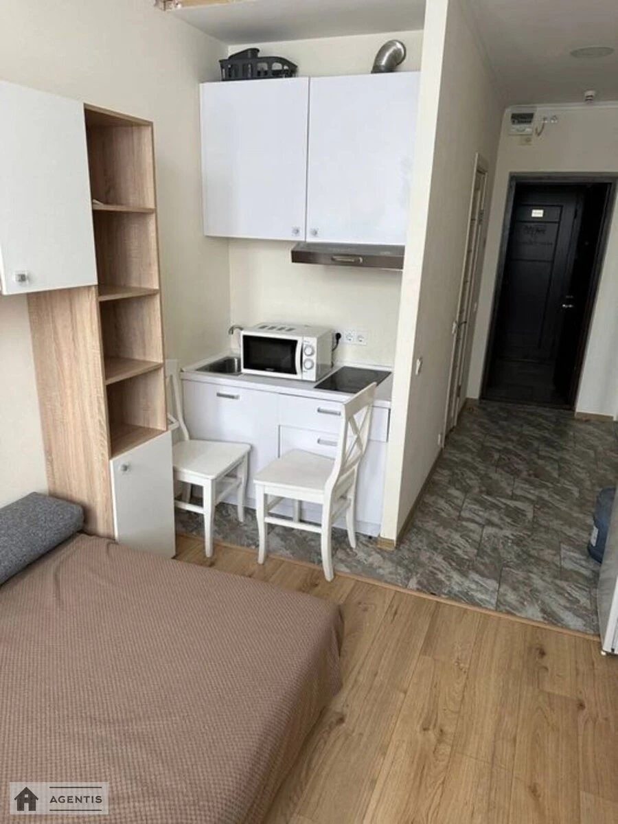 Сдам квартиру 1 комната, 25 m², 10 эт./12 этажей. Машиностроительная, Киев. 