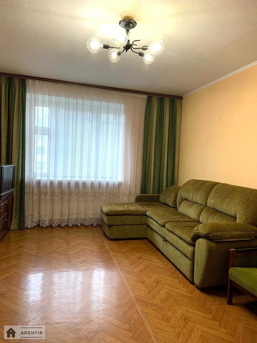 Сдам квартиру 2 комнаты, 58 m², 7 эт./10 этажей. 10, Галицкая 10, Киев. 