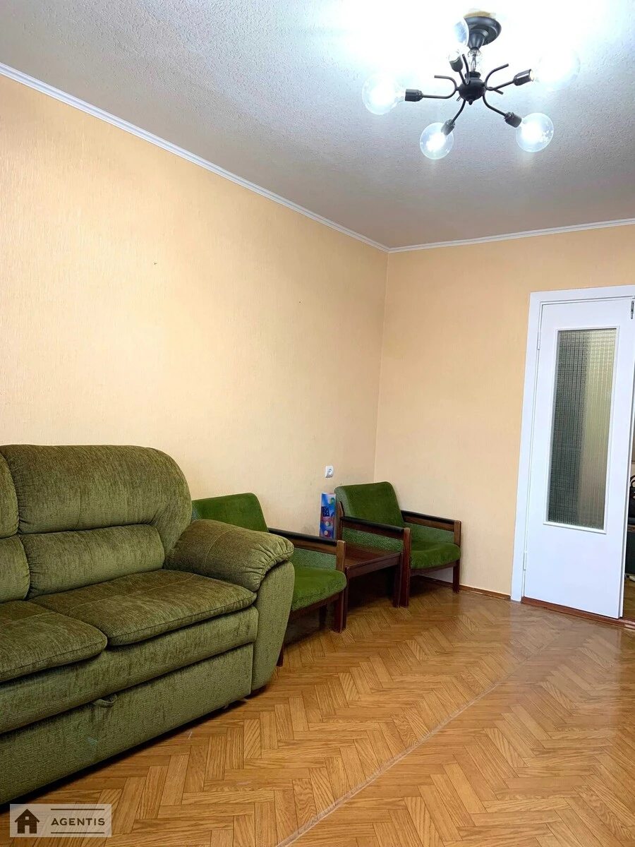 Сдам квартиру 2 комнаты, 58 m², 7 эт./10 этажей. 10, Галицкая 10, Киев. 