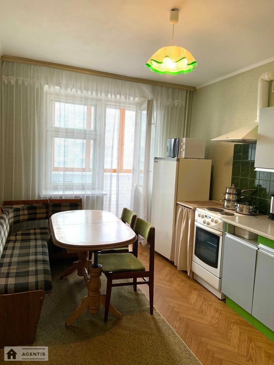 Сдам квартиру 2 комнаты, 58 m², 7 эт./10 этажей. 10, Галицкая 10, Киев. 