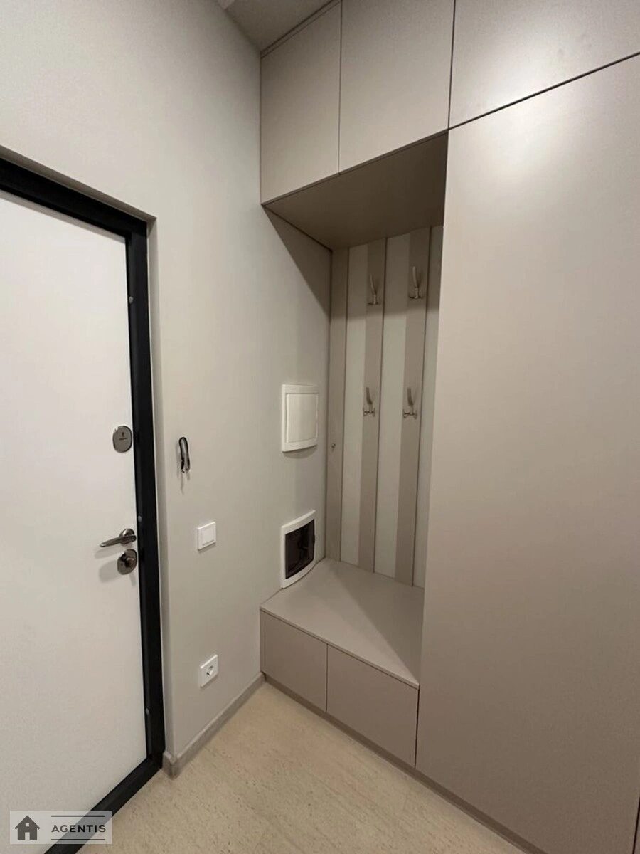 Сдам квартиру 2 комнаты, 50 m², 9 эт./9 этажей. Бережанская. 