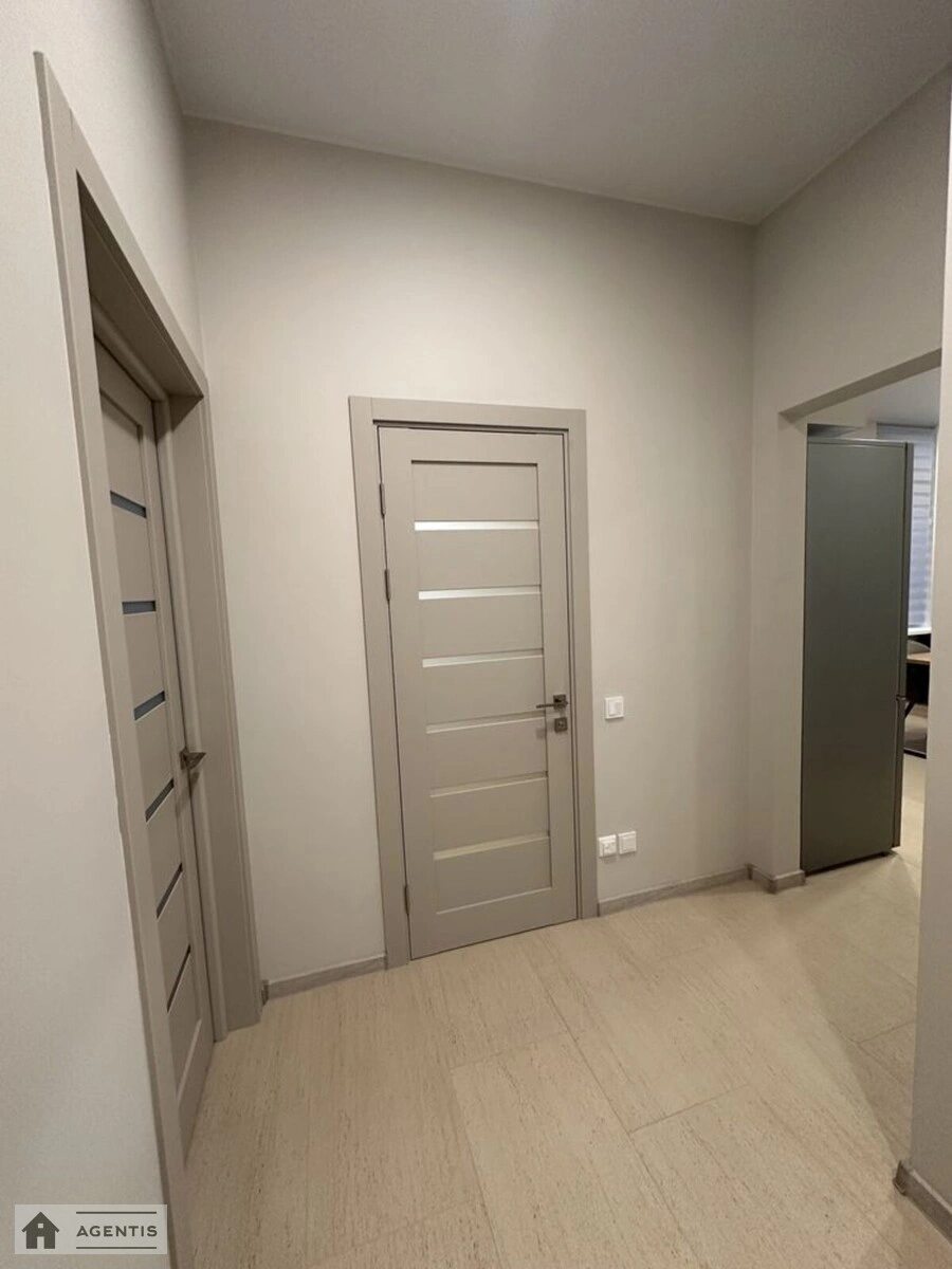 Сдам квартиру 2 комнаты, 50 m², 9 эт./9 этажей. Бережанская. 