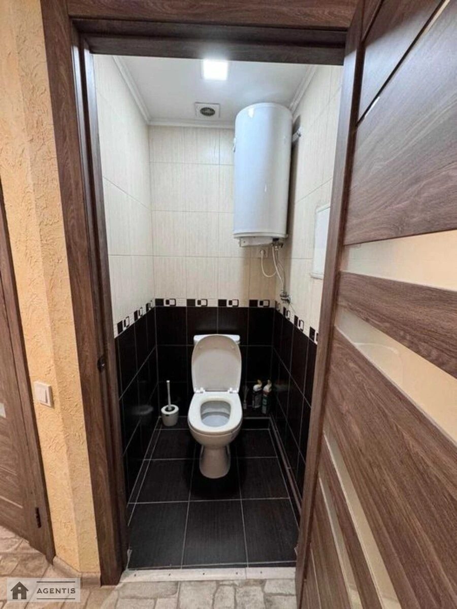 Сдам квартиру 2 комнаты, 50 m², 2 эт./5 этажей. 6, Оріхуватська вул. (Бурмистренка), Киев. 