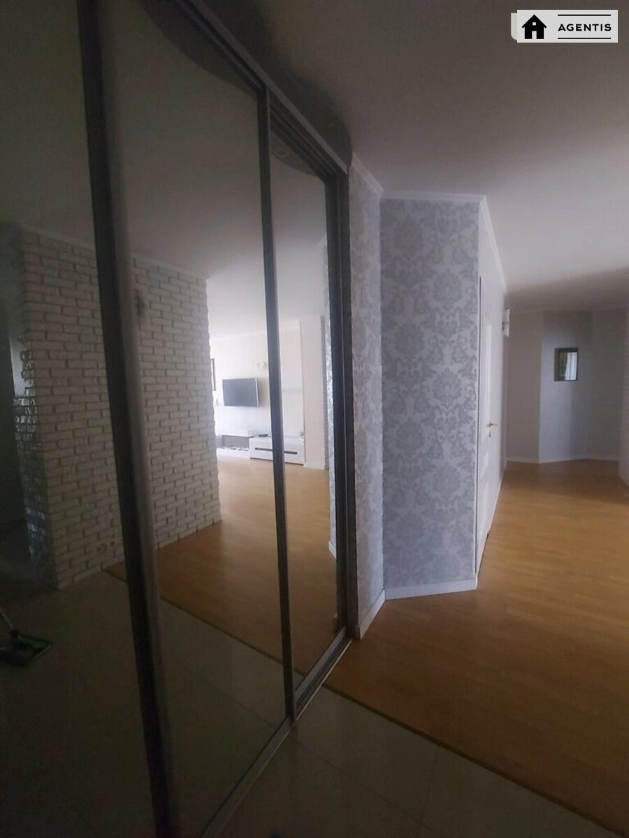 Сдам квартиру 2 комнаты, 92 m², 10 эт./24 этажа. 20, Вячеслава Чорновола вул., Киев. 