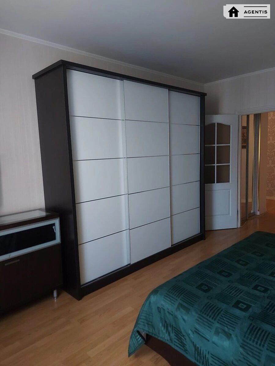 Сдам квартиру 2 комнаты, 92 m², 10 эт./24 этажа. 20, Вячеслава Чорновола вул., Киев. 