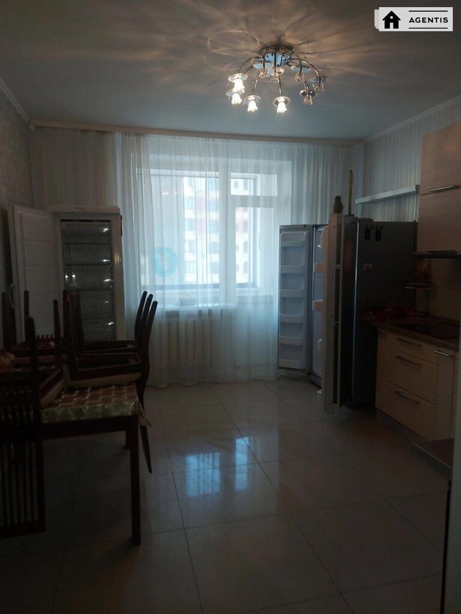 Сдам квартиру 2 комнаты, 92 m², 10 эт./24 этажа. 20, Вячеслава Чорновола вул., Киев. 