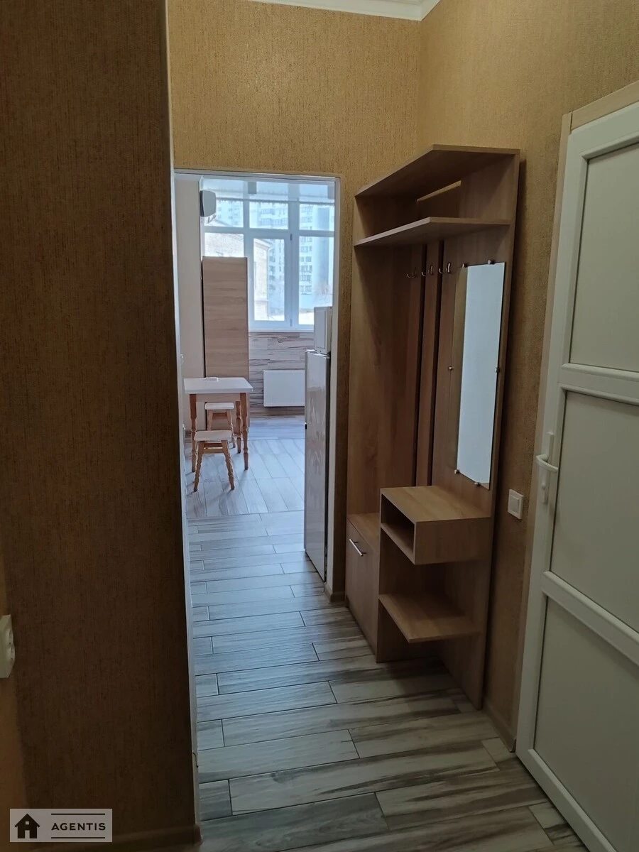 Сдам квартиру 1 комната, 25 m², 3 эт./16 этажей. Євгена Коновальця вул. (Щорса), Киев. 