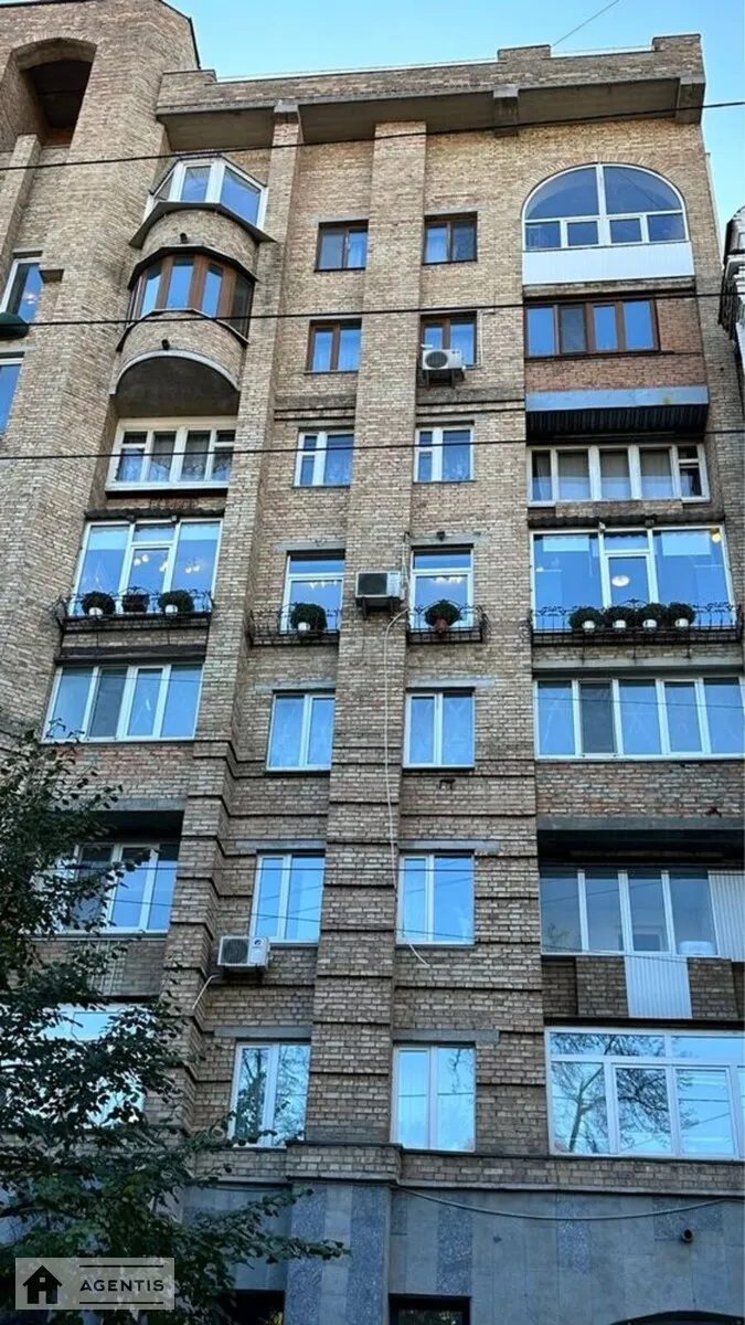 Сдам квартиру 4 комнаты, 100 m², 5 эт./10 этажей. 27, Большая Житомирская 27, Киев. 