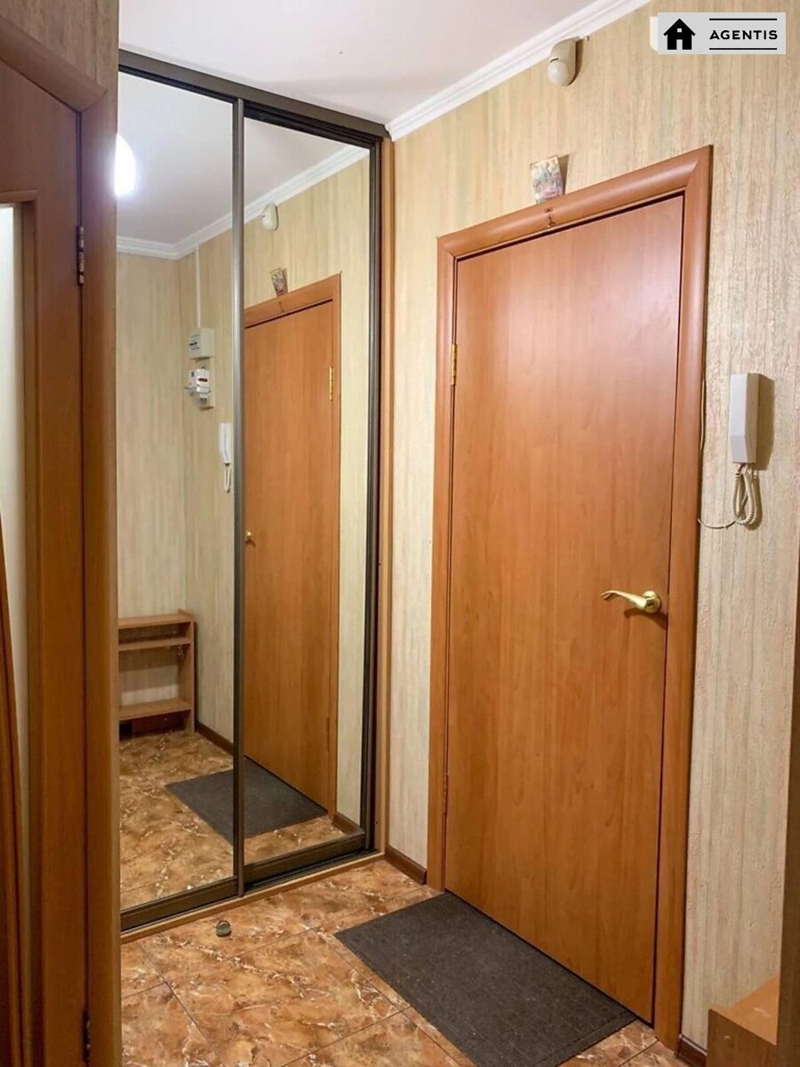 Apartment for rent 1 room, 29 m², 4th fl./5 floors. 17, Geroyiv Sevastopolya 17, Kyiv. 