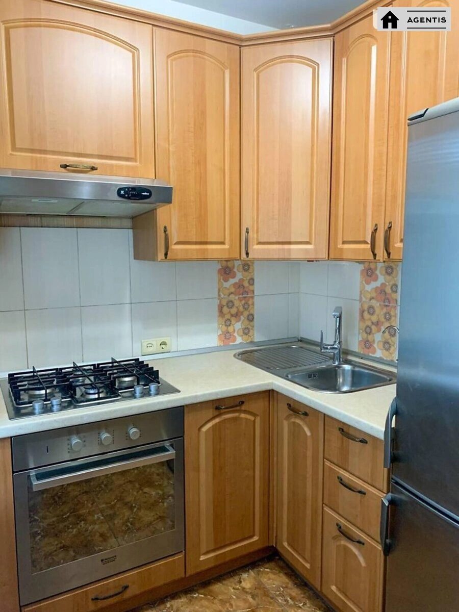 Apartment for rent 1 room, 29 m², 4th fl./5 floors. 17, Geroyiv Sevastopolya 17, Kyiv. 