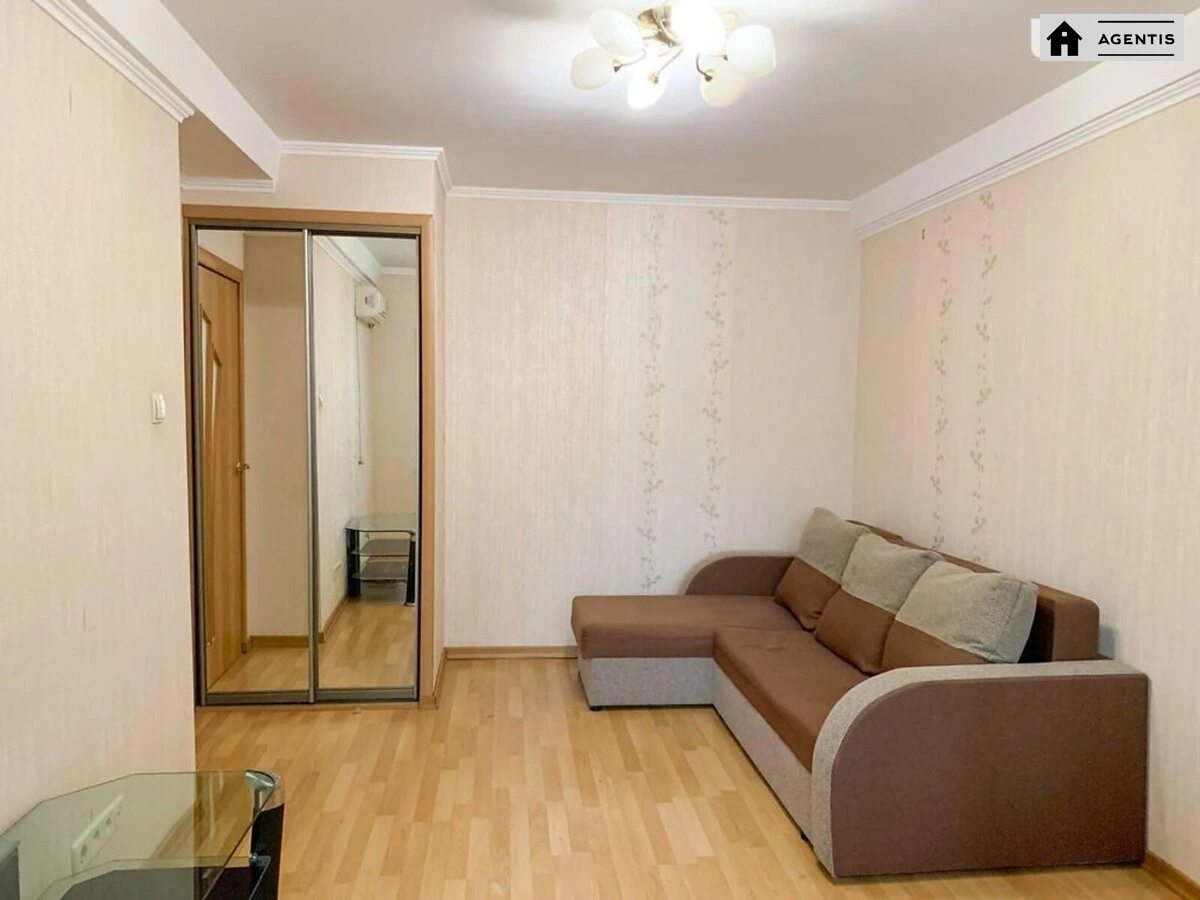 Apartment for rent 1 room, 29 m², 4th fl./5 floors. 17, Geroyiv Sevastopolya 17, Kyiv. 